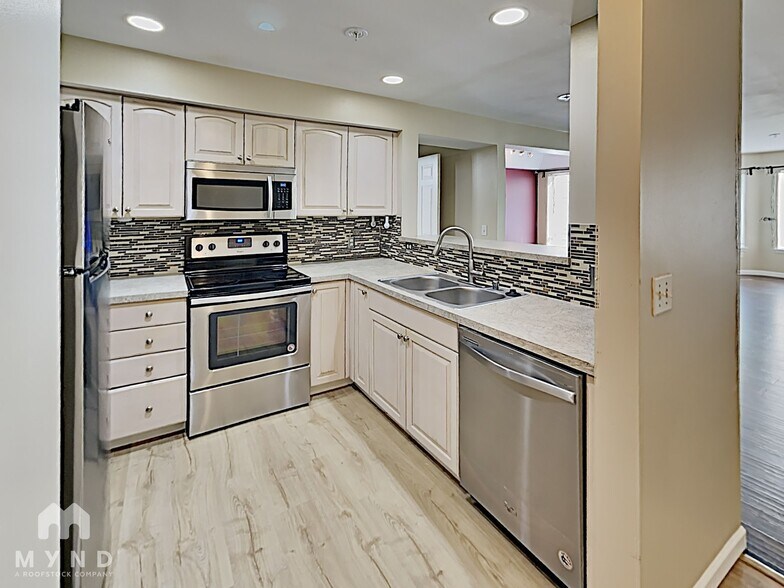 Building Photo - 2530 15th Ave W