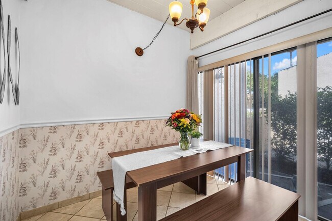 Building Photo - 740 E Coco Plum Cir