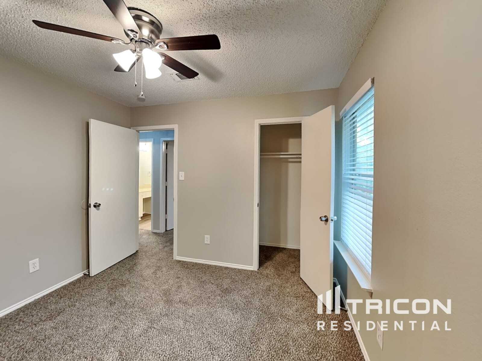 Building Photo - 404 Moss Hill Dr