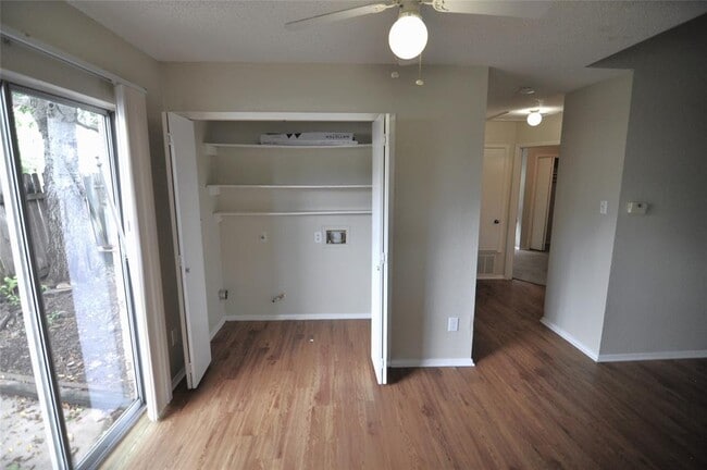Building Photo - 402 Burlwood Ct