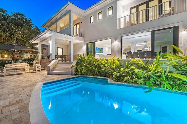 Building Photo - 850 Washington St