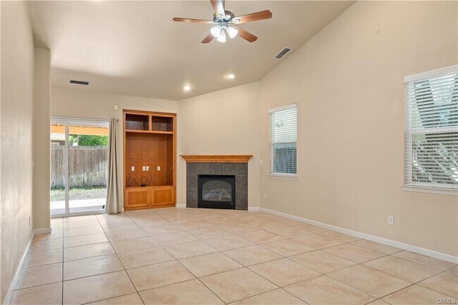 Building Photo - 1033 Raven Ln