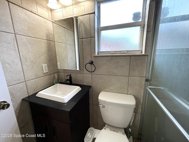 Building Photo - 1116 Glancy Ave NW