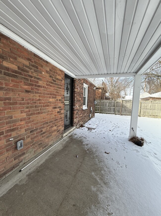 Building Photo - 5752 Bishop St