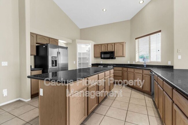 Building Photo - 2524 N Sunrise