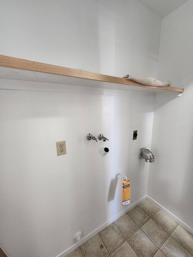 Building Photo - 2 Bed, 1 Bath in Oceano- Water and Trash Included!