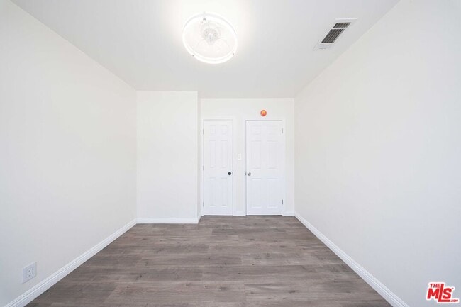 Building Photo - 8432 Glenoaks Blvd