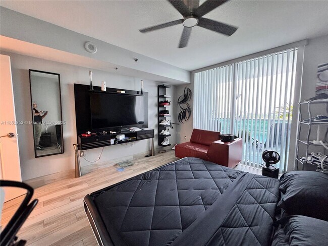 Building Photo - 2641 N Flamingo Rd