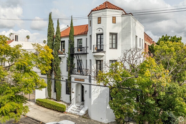 Building Photo - Val D' Kingsley LLC