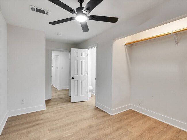 Building Photo - 6026 Diamond Ct