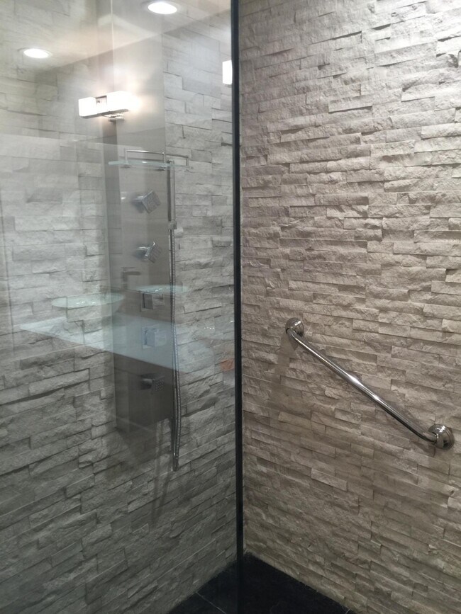 Building Photo - 7770 La Mirada Dr