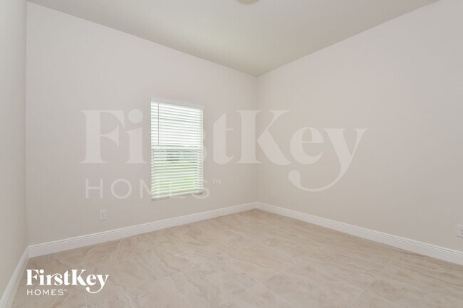 Building Photo - 1424 NE 1st Ave