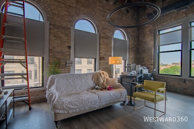 Building Photo - 525 N Halsted-604