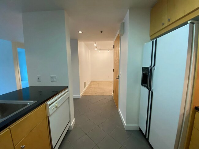 Building Photo - Stylish 1-Bedroom, 1-Bathroom Apartment in...