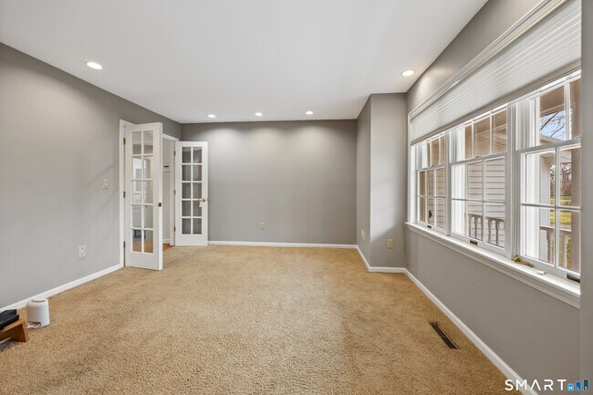 Building Photo - 34 Hi-Ann Ct