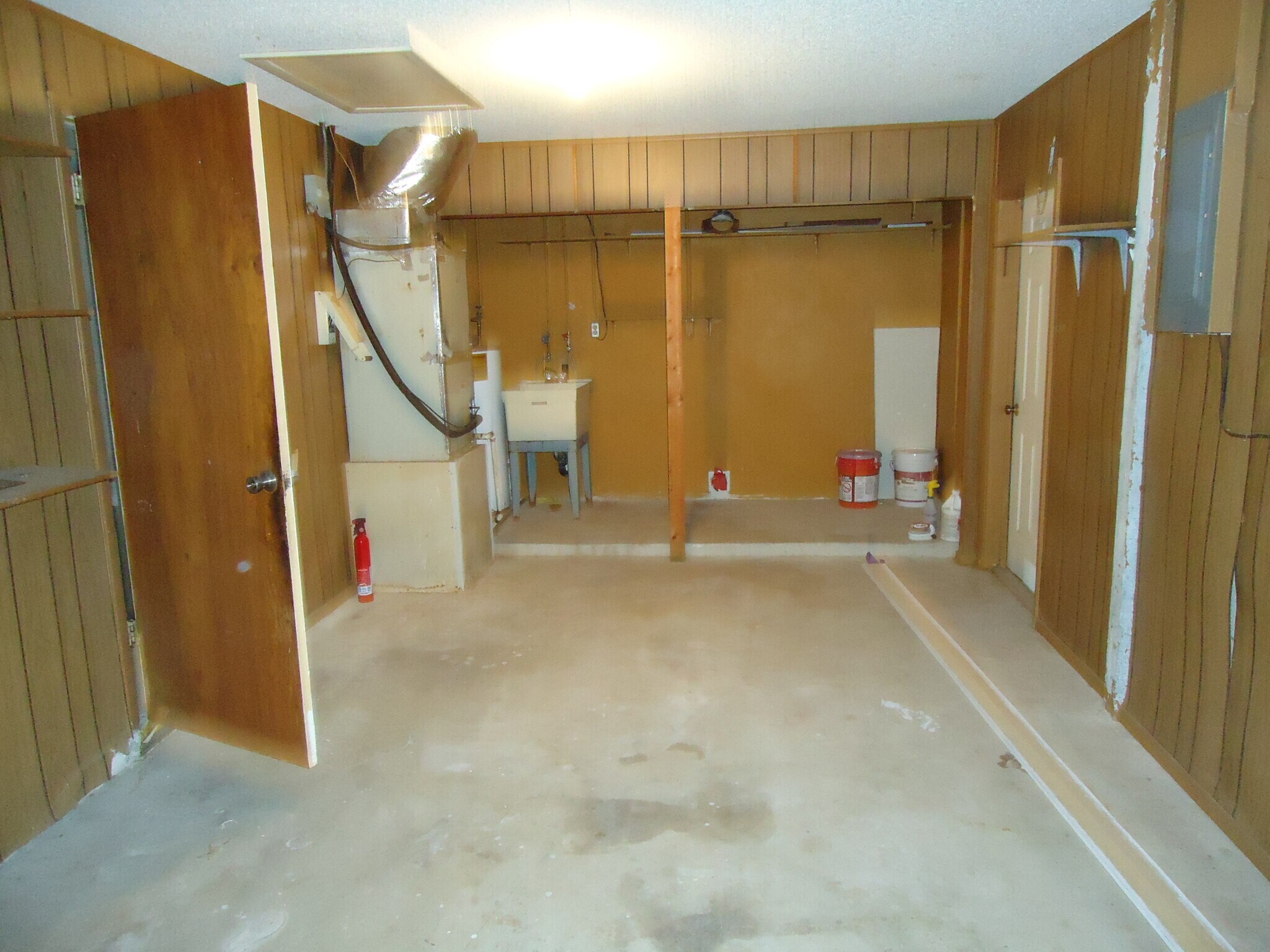 single car garage with laundry - 1622 S Hermitage Rd