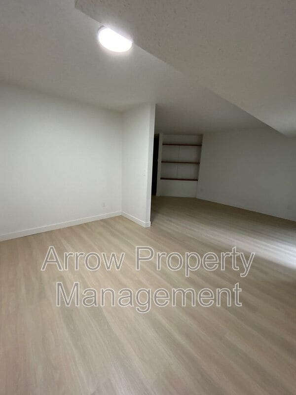Building Photo - 205 E Arbor Ave