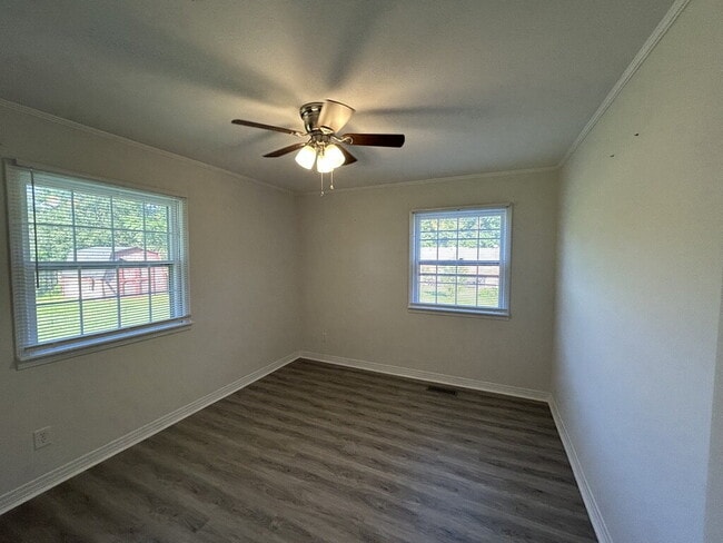Building Photo - 3-Bedroom 2-Bathroom Home with 2 car garage  in Prime Cookeville Location!