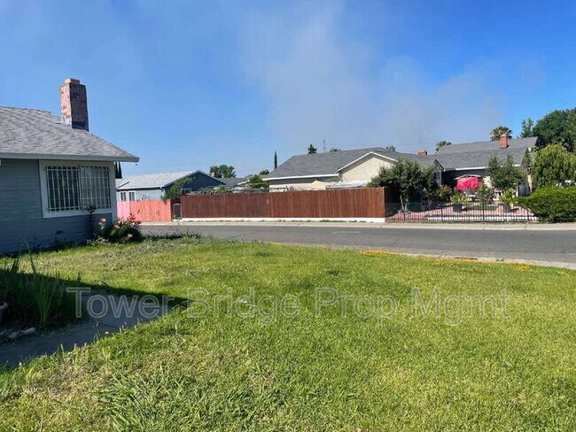 Building Photo - 4068 Fawn Cir