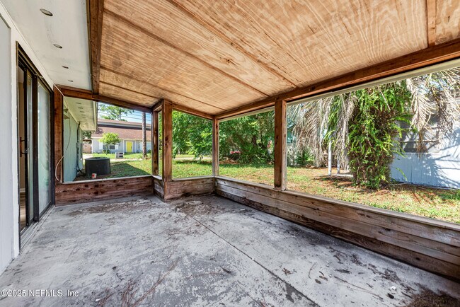 Building Photo - 3920 Sans Pareil St