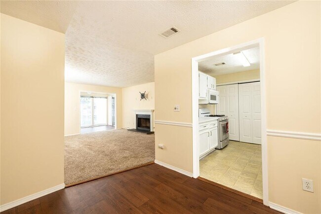 Building Photo - 910 Augusta Dr