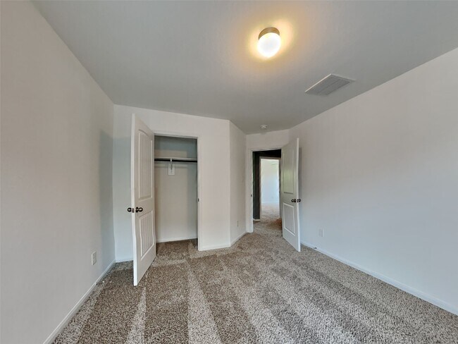 Building Photo - 10322 Urban Oak Trl