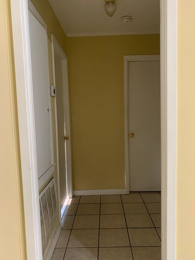 Building Photo - 220 E Church St