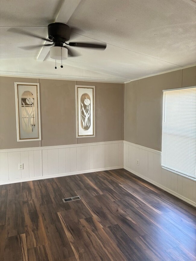 Building Photo - Great home with lots of space!