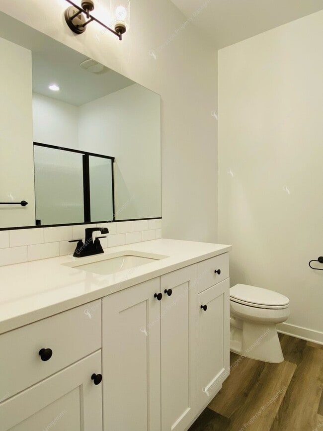 Building Photo - Bright & Spacious SE Bend Retreat with Vau...