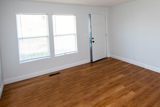 Building Photo - 152 Pierre Pl