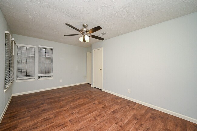 Building Photo - 6715 Greenyard Dr