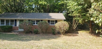 Building Photo - Refreshed 3 Bedroom / 2.5 Bath Ranch Style...