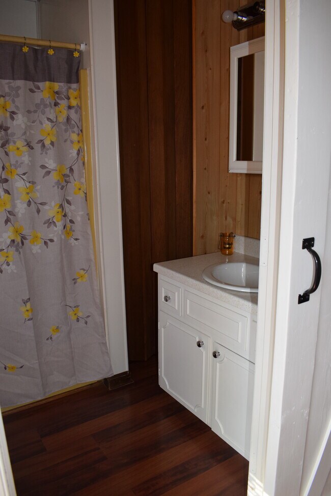 Building Photo - 220 Ridgeway Rd