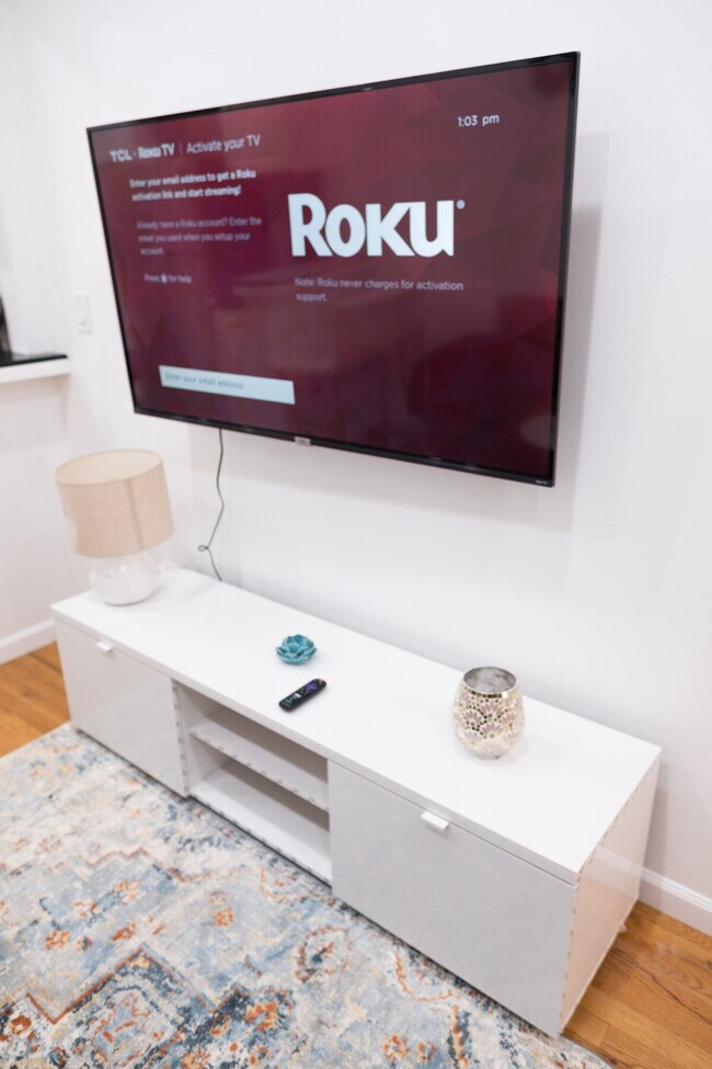 Building Photo - 305 E 104th St