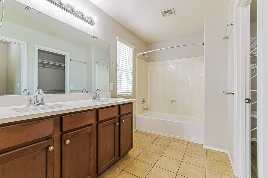Building Photo - 1644 S Chatsworth