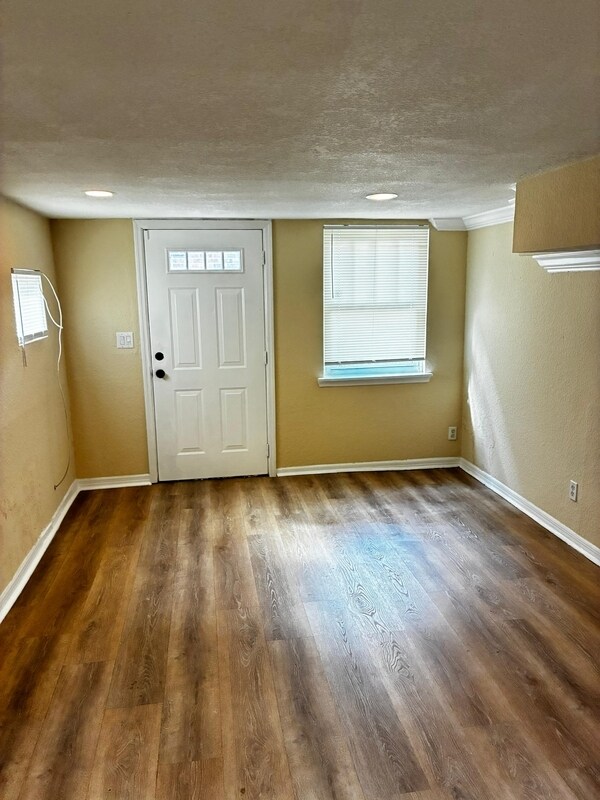 Building Photo - 2738 Riverside Ave