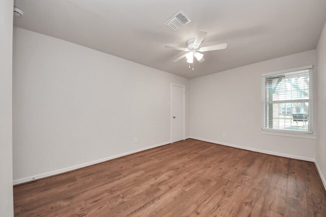 Building Photo - 6034 John Dreaper Dr