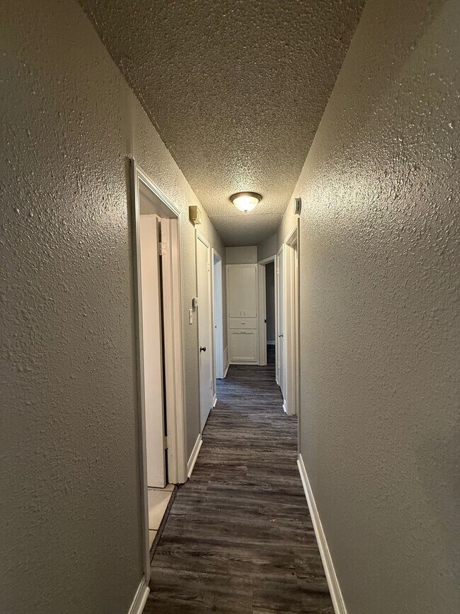 Building Photo - 3 bed, 1 & 1/2 bath home in North Norman