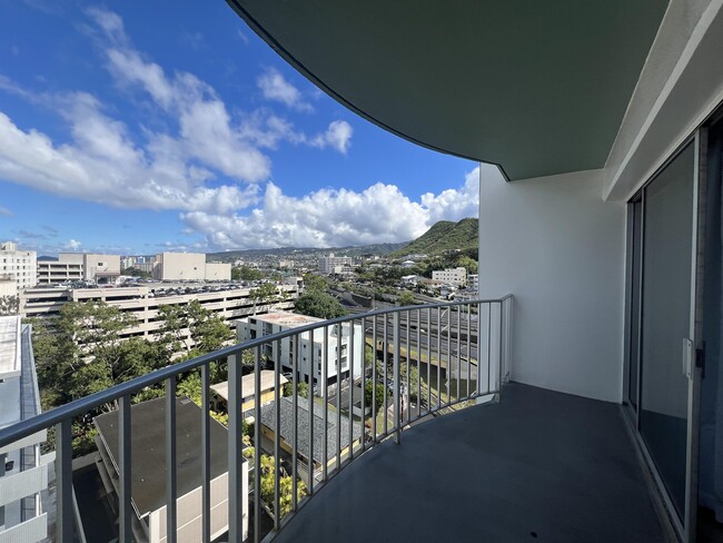 Building Photo - 710 Lunalilo St