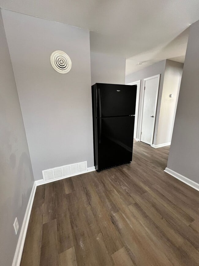 Building Photo - Cozy 2-Bedroom Apartment in Riverside!