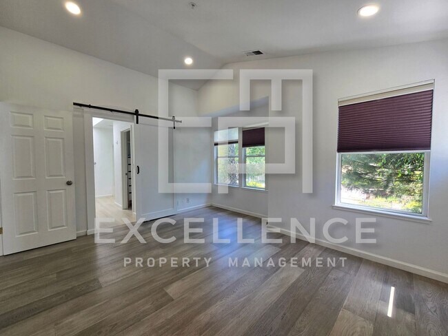 Building Photo - Beautifully Updated 3/2.5 House with Open ...