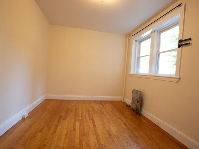Building Photo - 62 Egmont St