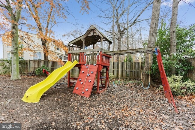 Building Photo - 9801 Clydesdale St