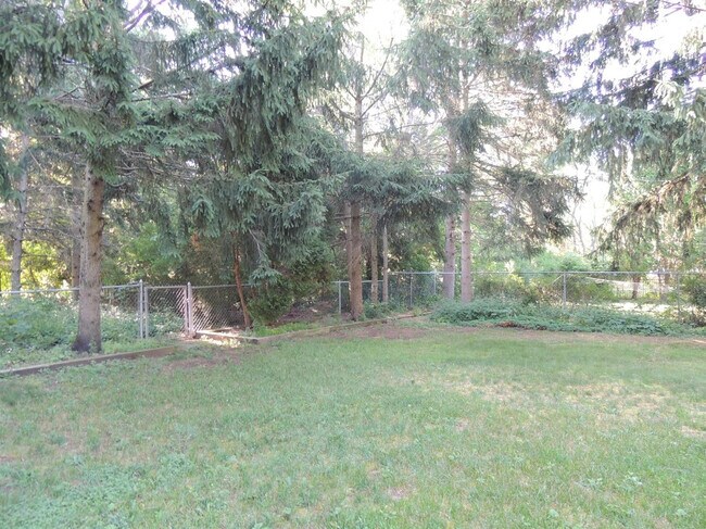 Building Photo - 2098 Yorktown Dr