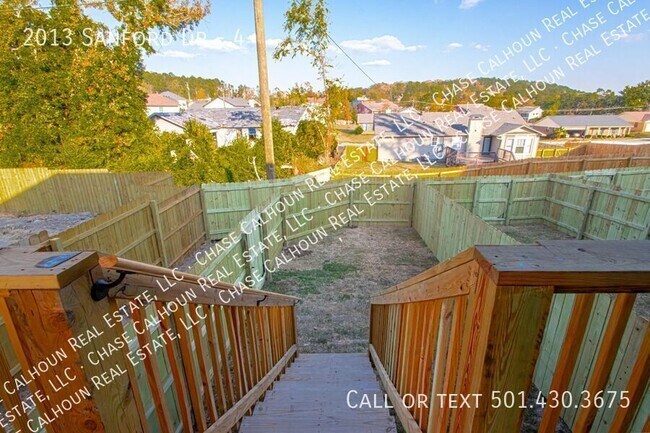 Building Photo - 2013 Sanford Dr