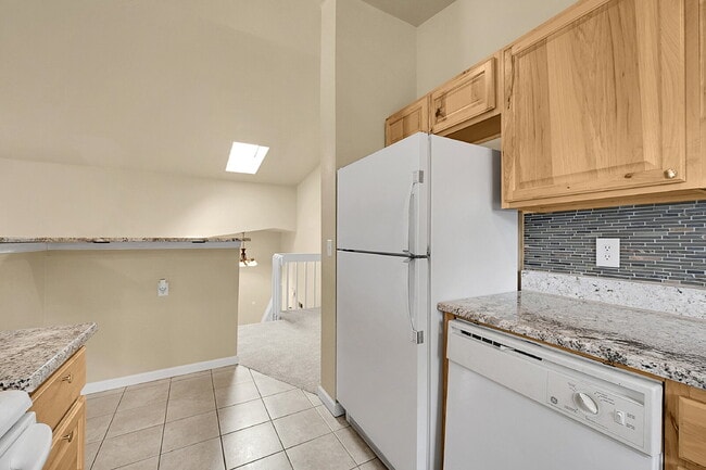 Building Photo - $2,095, 3 bed, 2 bath, located in Colorado...