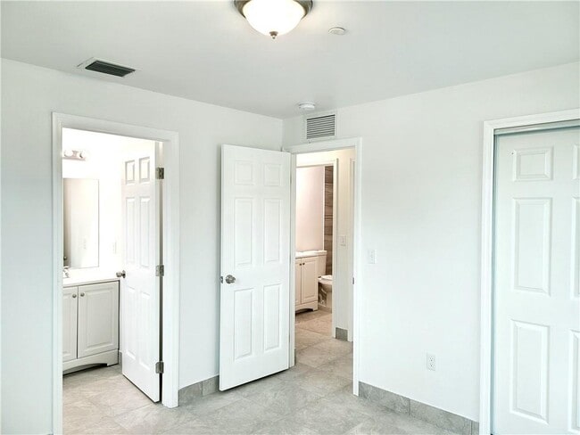 Building Photo - 2326 Taft St