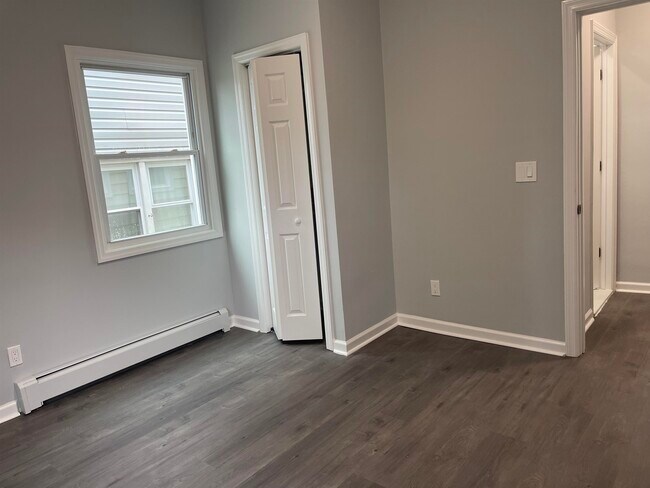 Building Photo - 54 Mt Prospect Ave