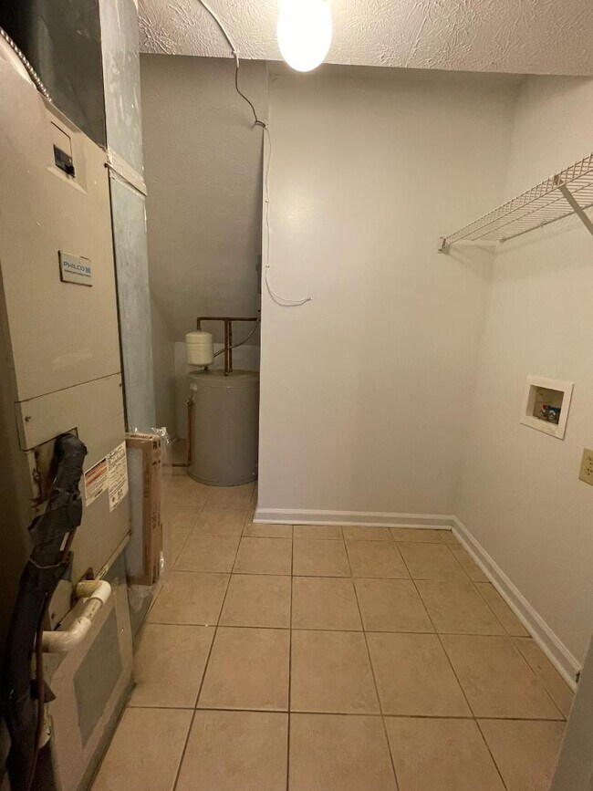 Building Photo - 203 Maple Leaf Ln