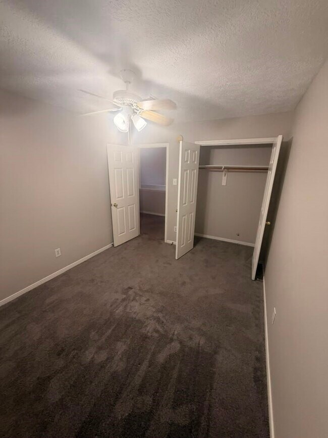 Building Photo - 22018 Willow Shadows Dr